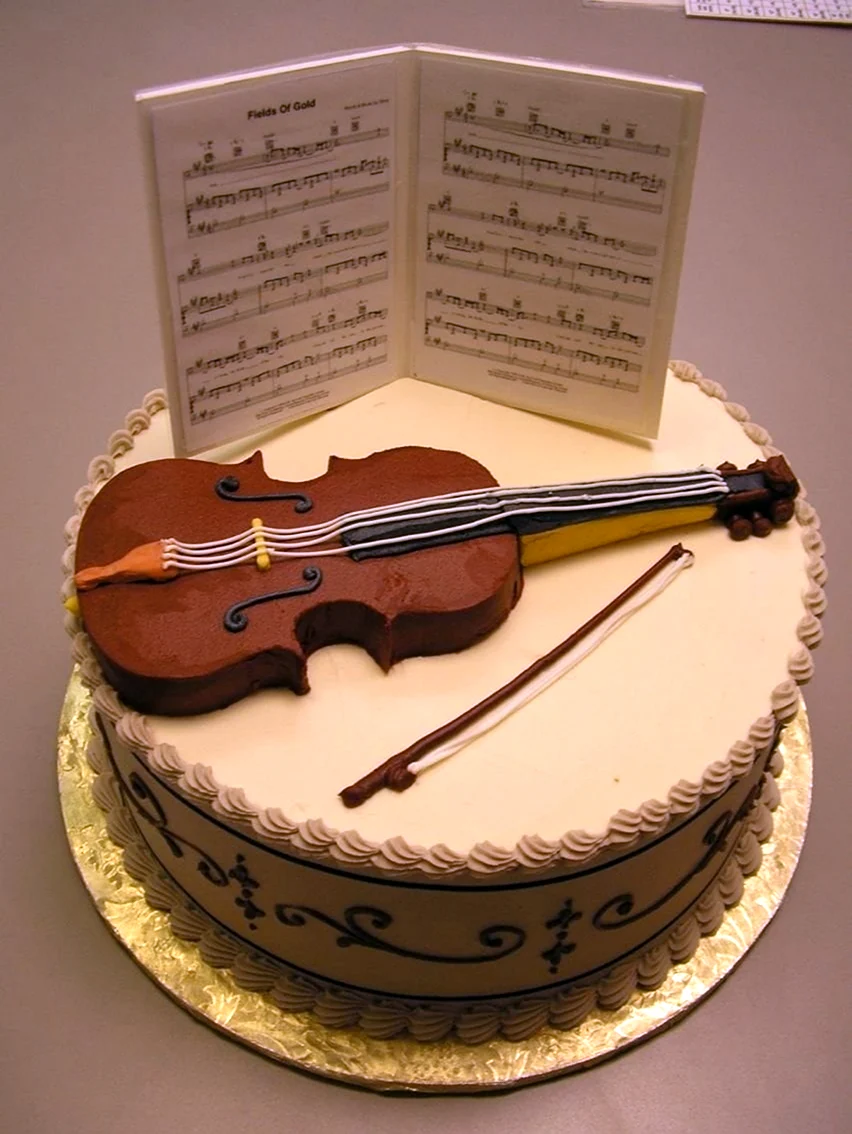 Торт в виде скрипки. Красивая картинка